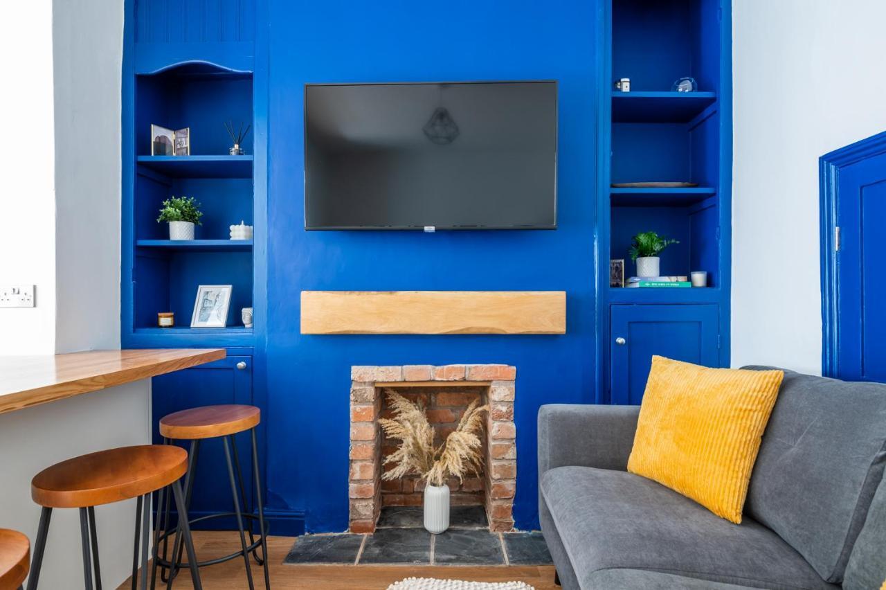 Stylish, Centrally Located Terrace - Pass The Key *