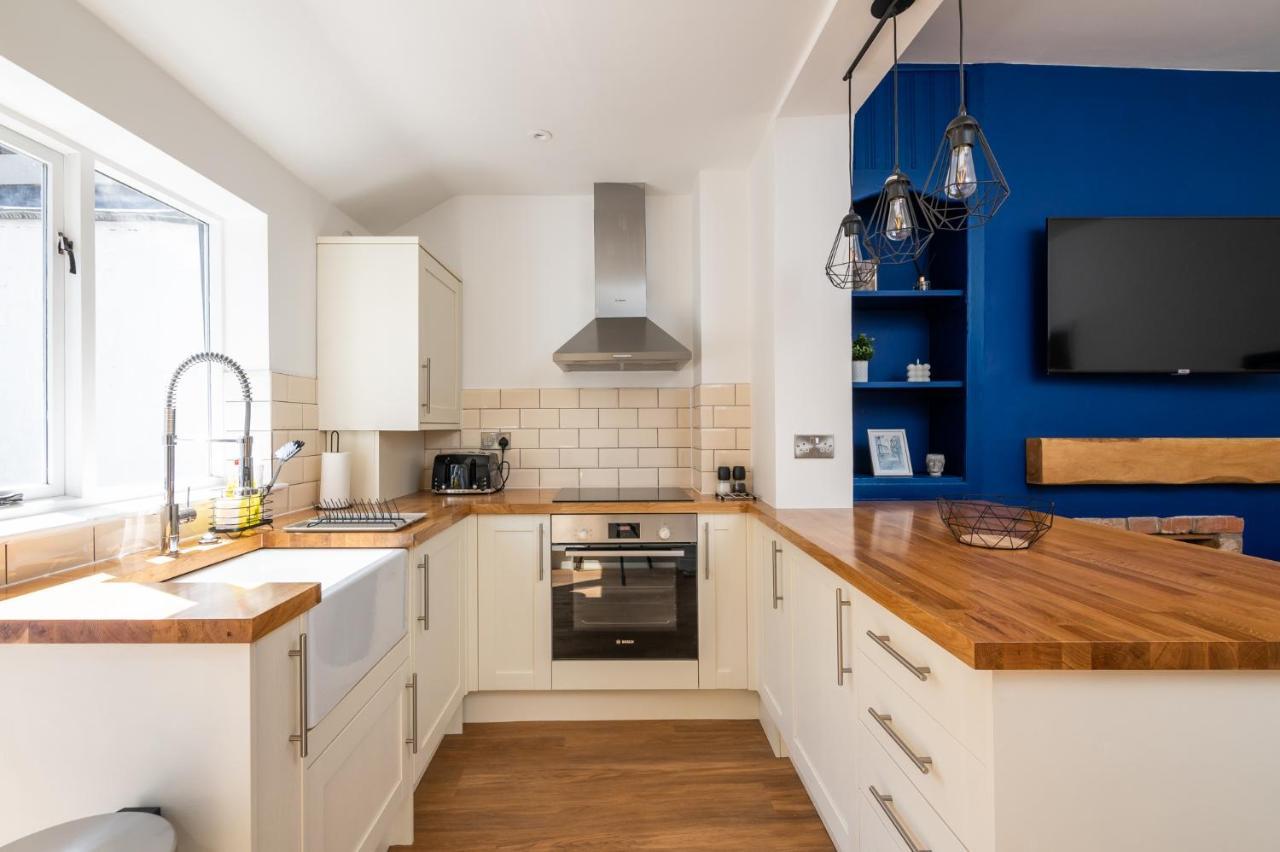 Stylish, Centrally Located Terrace - Pass The Key