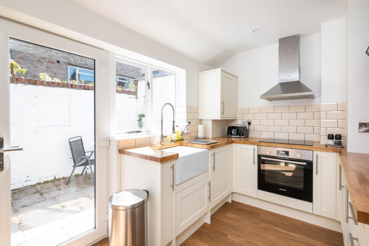 Stylish, Centrally Located Terrace - Pass The Key * York
