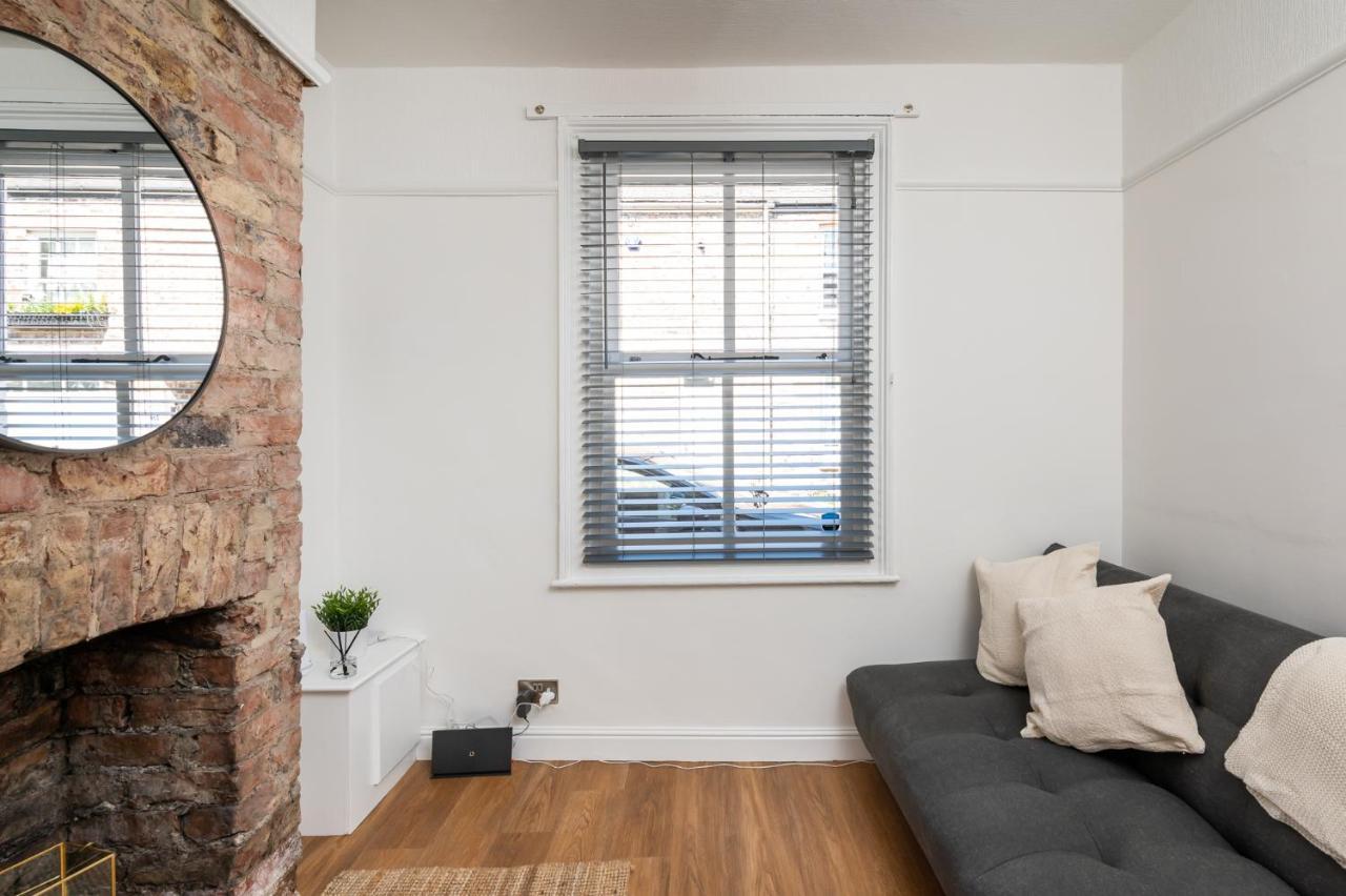 Stylish, Centrally Located Terrace - Pass The Key Casa de férias *
